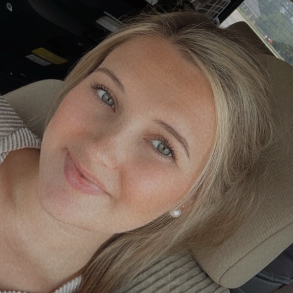 Meet Your Posher! - Picture 1 of 1